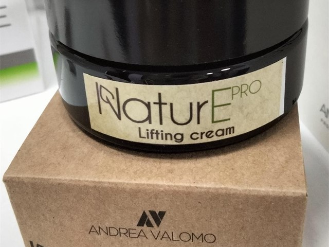 crema lifting de la linea naturpro de andrea valomo