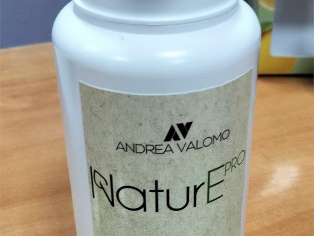 jabón  limpiador de la línea naturpro de la Marca Andrea valomo.