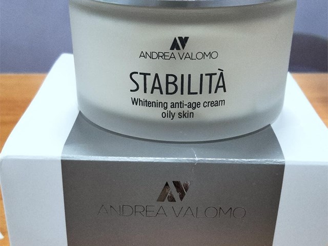 whitining oily skin, crema para tratamiento de manchas de  Andrea valomo cosméticos